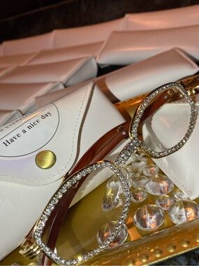 Business bundle reseller pack of 10 pieces Millionaire Celebrity Glasses.